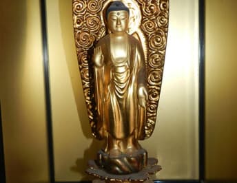 釈迦如来立像